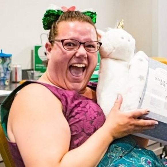 Meet your Posher, Shiri - Picture 1 of 1